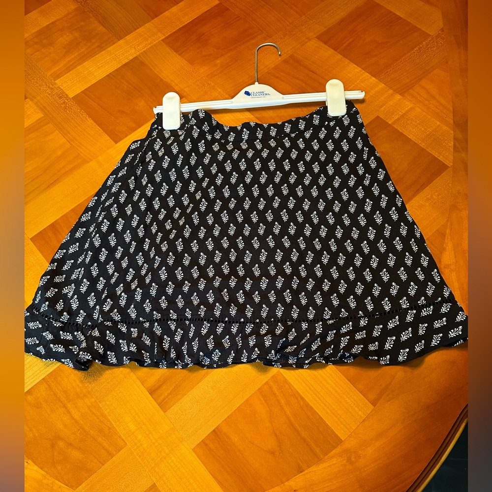 LOFT Women’s 2 Navy Blue Mini Skirt Leaf Pattern Side Zip Casual Summer